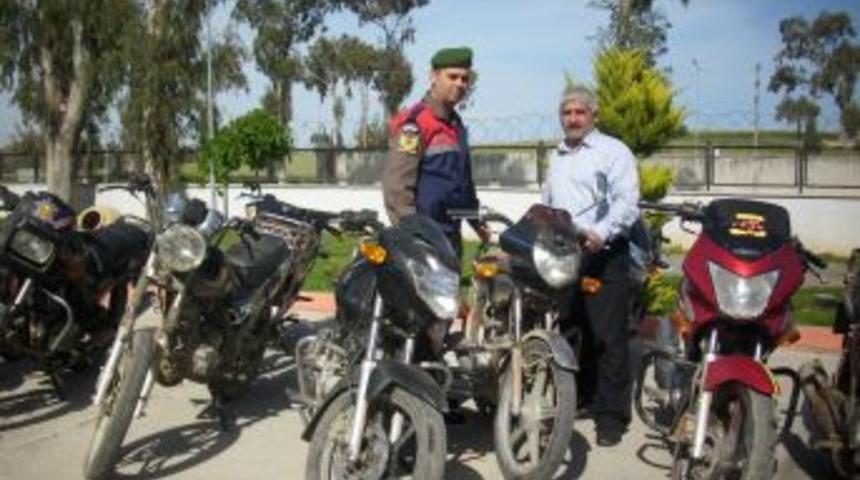 Karataş'ta &Ccedil;alıntı 8 Motosiklet Ele Ge&ccedil;irildi
