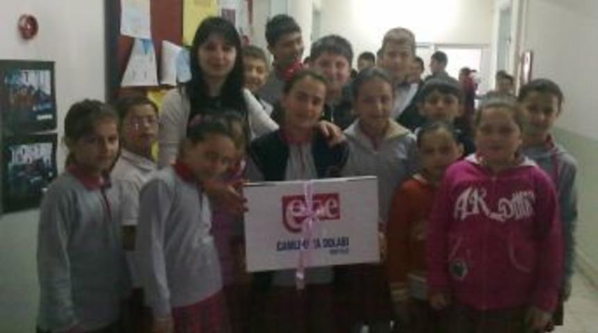 &Ouml;ğretmen Adayları Okulların Ecza Dolaplarını Doldurdu