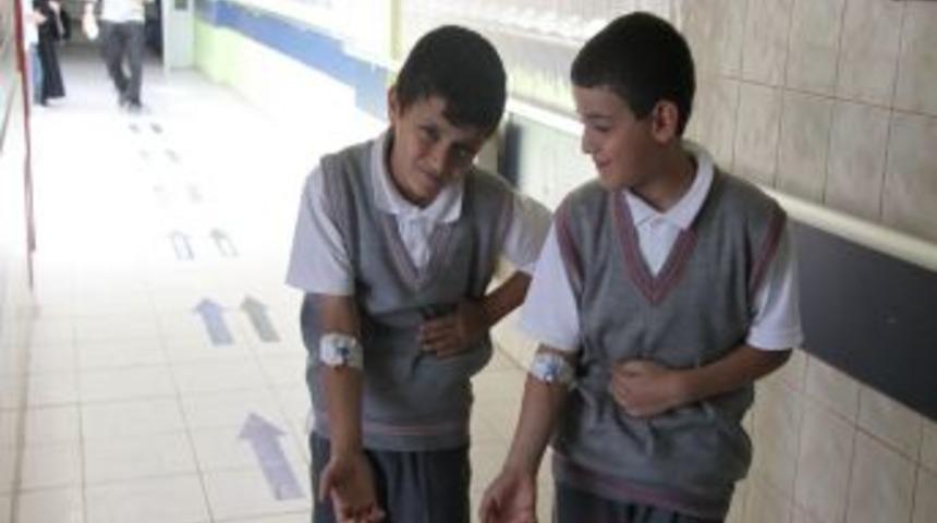 İneg&ouml;l'de 22 &Ouml;ğrenci S&uuml;tten Zehirlendi