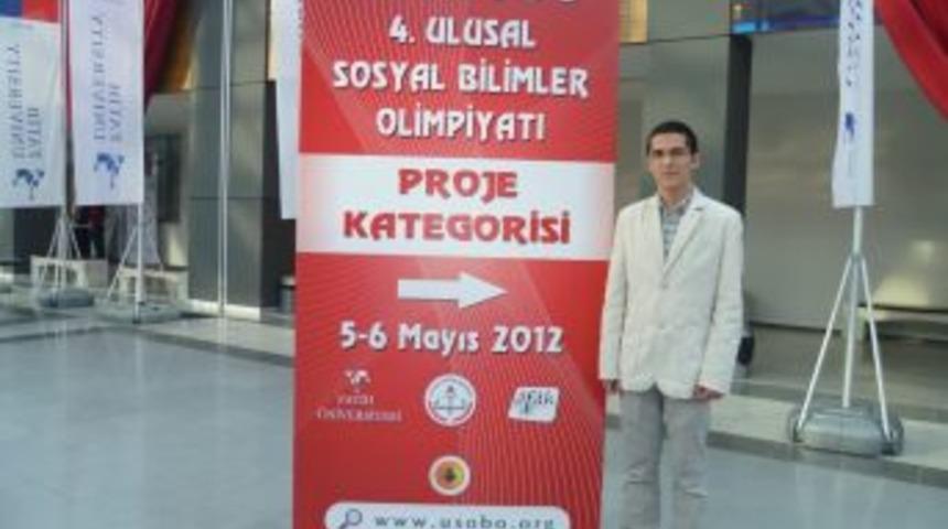 Proje yarışmasında kazandığı para &ouml;d&uuml;l&uuml;n&uuml; depremzedelere bağışladı