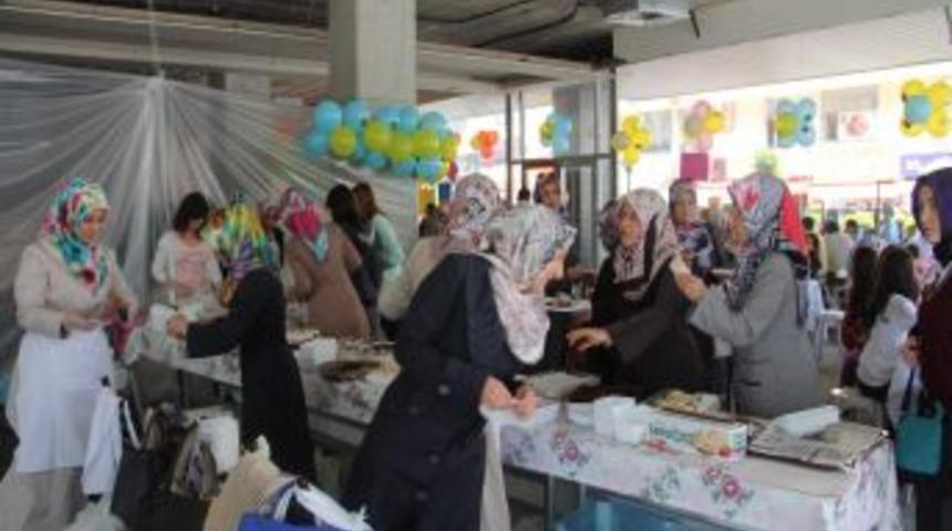 Z&uuml;mr&uuml;t Hanımları Eğitim Ve Yardımlaşma Derneği'nden Kermes