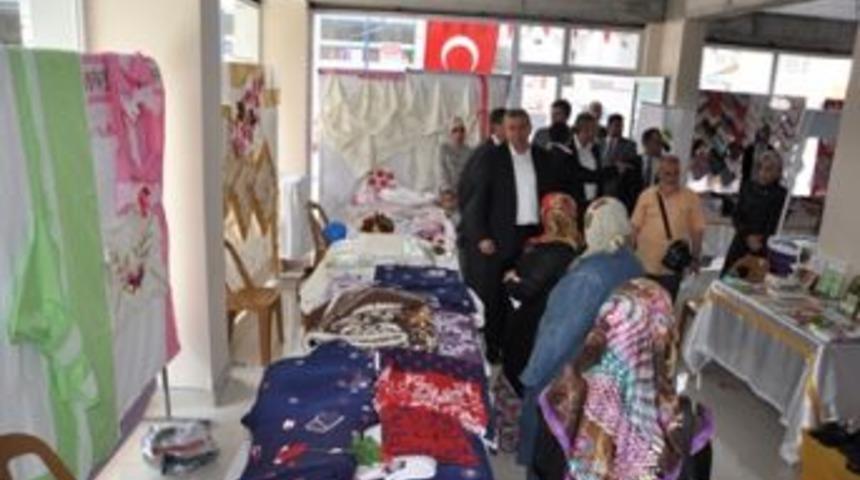 Başkan Kara, sergiyi beğendi