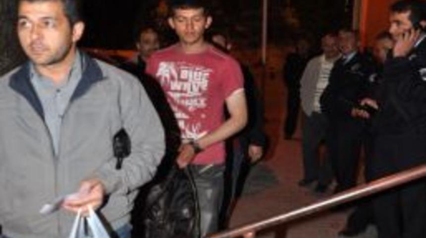 2 kapka&ccedil;&ccedil;ı g&ouml;zaltına alındı