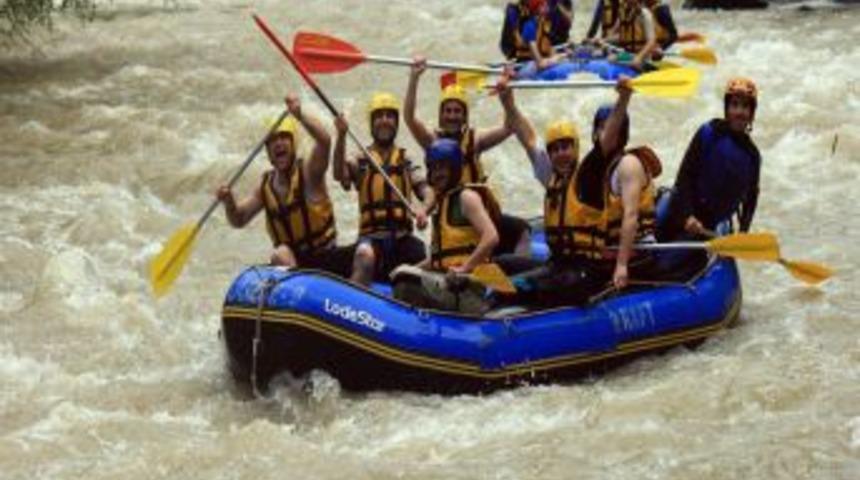 BAKİAD Raftingle stres attı