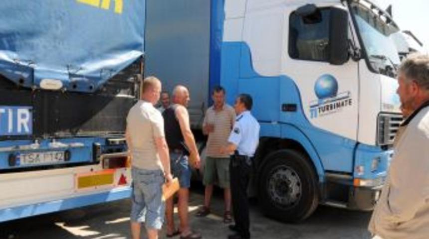 Polonyalı TIR şof&ouml;r&uuml; kalp krizinden &ouml;lm&uuml;ş