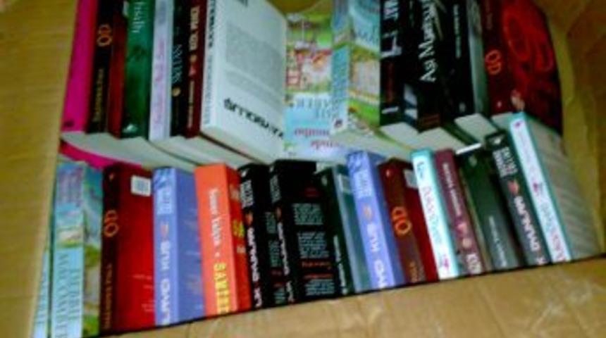 İzmir'de korsan CD ve kitap operasyonu