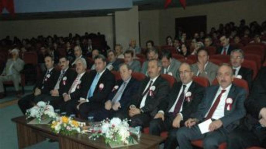 Vakıflar Haftası Etkinlikleri &Ccedil;er&ccedil;evesinde Erzurum Lisesinde  Konferans D&uuml;zenlendi