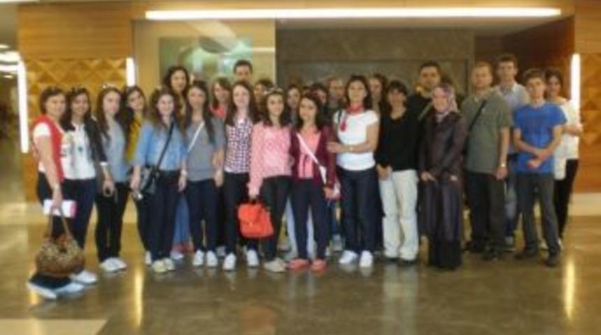 H&uuml;seyin &Ccedil;orum Sağlık Meslek Lisesi &Ouml;ğrencileri Şişli Memorial Hastanesi'nde