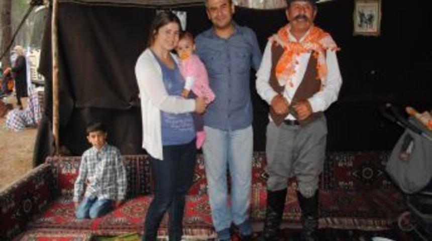 Y&ouml;r&uuml;k k&uuml;lt&uuml;r&uuml;n&uuml; şenliklerde &ccedil;adır kurarak yaşatıyor