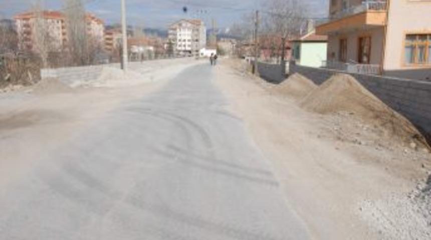 Kırşehir Belediyesi Yol &Ccedil;alışmalarına Devam Ediyor