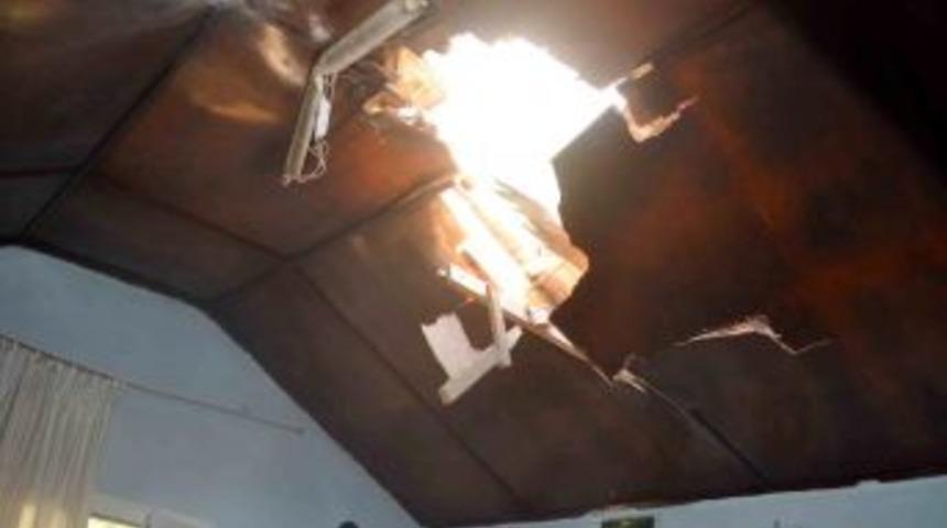 Hatay&rsquo;da iki evin &uuml;zerine kaya d&uuml;şt&uuml;