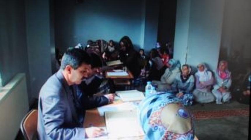 Hakkari&rsquo;de kur&rsquo;an-ı kerim&rsquo;i y&uuml;z&uuml;nden g&uuml;zel okuma yarışması