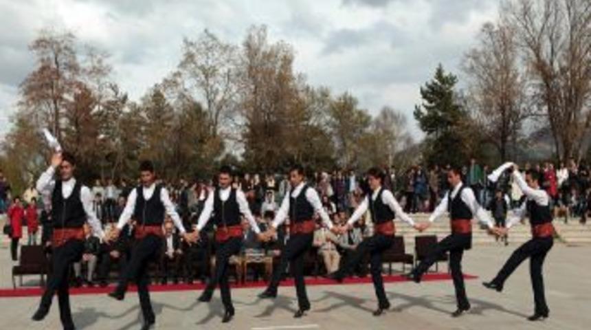 &Uuml;niversite'de Bir Hafta S&uuml;recek 'bahar Şenliği' Başladı