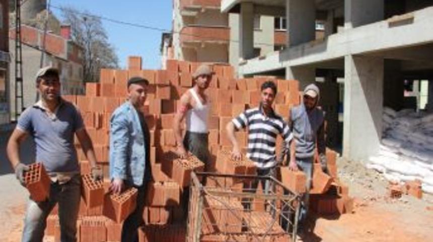 Oltulu İş&ccedil;iler Bayramda &Ccedil;alıştı