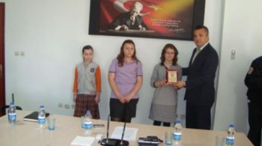 Trafik g&uuml;venliği haftası &ouml;d&uuml;lleri verildi