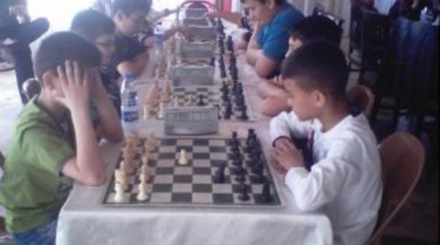 Gen&ccedil;lik haftası satran&ccedil; turnuvası tamamlandı