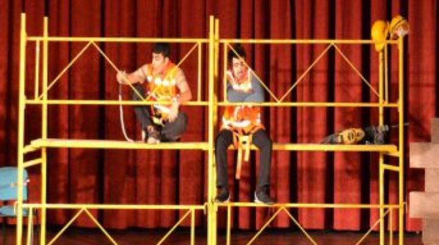 İş G&uuml;venliğine Tiyatro İle Dikkat &Ccedil;ektiler