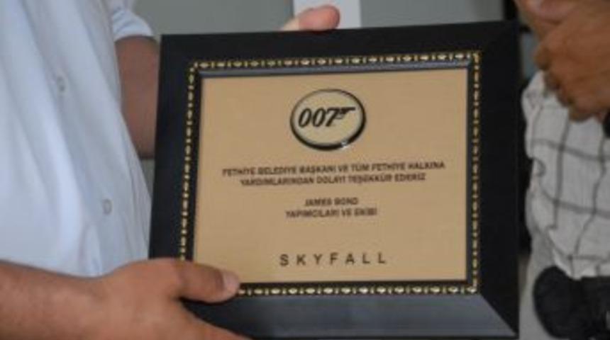 007'den &Ouml;ğrenim &Ccedil;ağındaki Gen&ccedil;lere 7 Bin 500 Tl Bağış