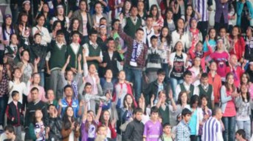 &Ouml;ğrenciler Trib&uuml;nde