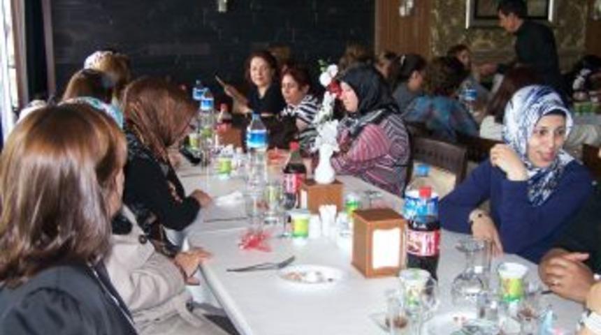 Emniyet Mensupları Eşlerinden Anlamlı Parti