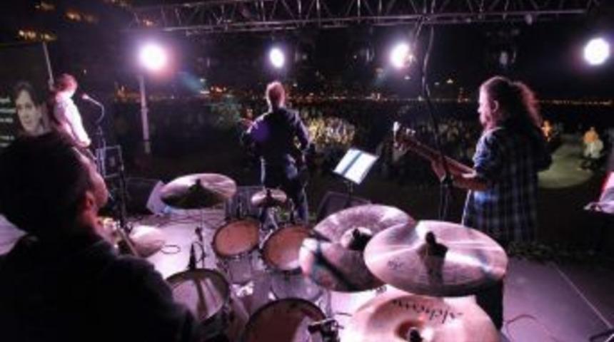 İzmir'de Balkan R&uuml;zgarı