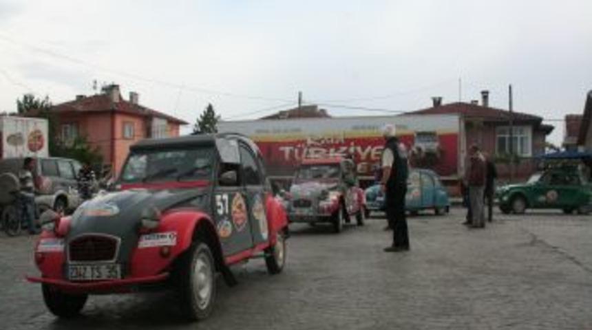 Klasik Citroen tutkunları T&uuml;rkiye turunu Kapadokya&rsquo;da s&uuml;rd&uuml;r&uuml;yor