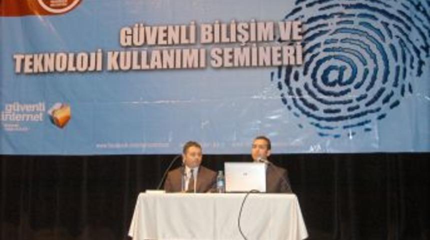 Ke&ccedil;i&ouml;renli &ouml;ğrencilere g&uuml;venli internet anlatıldı