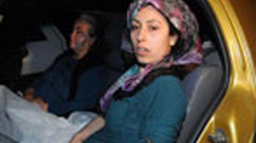 Ayrı yaşadığı eşinin otomobiline &ccedil;arptı