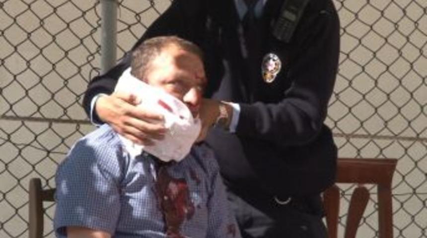 Kavga ettiği ortağının kulağını kesti