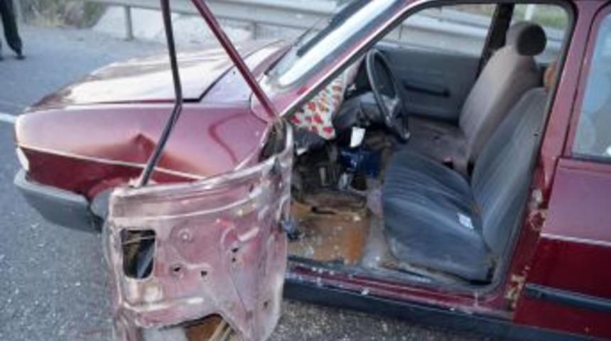 Aracından inerken kamyon &ccedil;arpan s&uuml;r&uuml;c&uuml; &ouml;ld&uuml;