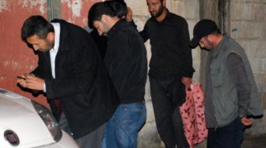 Poşette Sakladığı Av T&uuml;feğiyle Gezen Şahıs Polisi Alarma Ge&ccedil;irdi