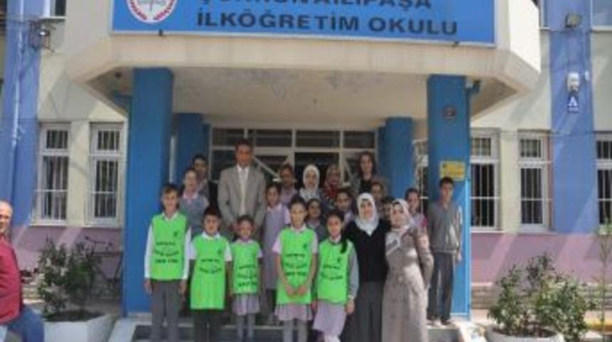 &Ouml;ğrenciler Pazar Yerinde Bez Torba Dağıttı