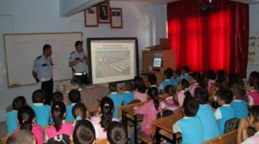 K&ouml;pr&uuml;başı Polisinden &Ouml;ğrencilere Trafik Dersi