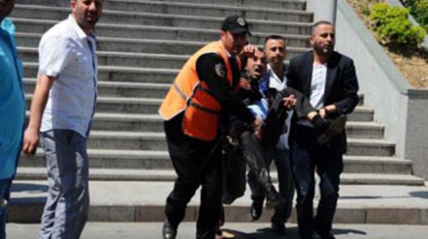 İstanbul Adalet Sarayı &ouml;n&uuml;nde &ccedil;atışma!