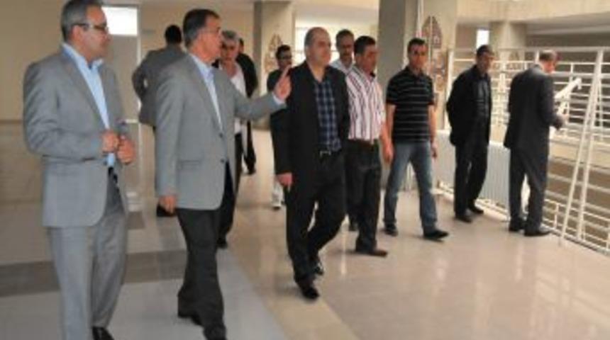 Milletvekili Baloğlu, &Uuml;cretsiz Dershaneyi Gezdi