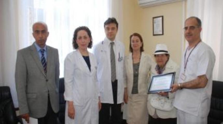 Emekli &Ouml;ğretmenden Hastaneye Anlamlı Bağış