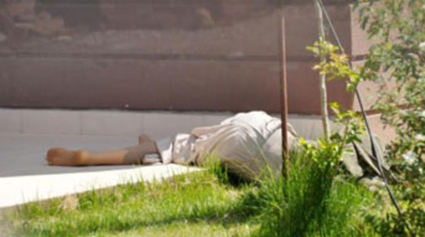 Gen&ccedil; kadın 8'inci kattan atladı