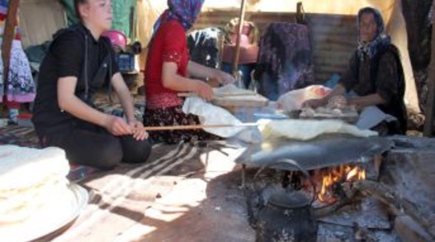Sarıke&ccedil;ili y&ouml;r&uuml;klerin yayla g&ouml;&ccedil;&uuml; başladı