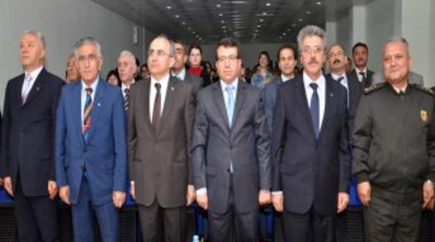 Romen &Ouml;ğretmen Ve &Ouml;ğrenciler G&uuml;m&uuml;şhane'de