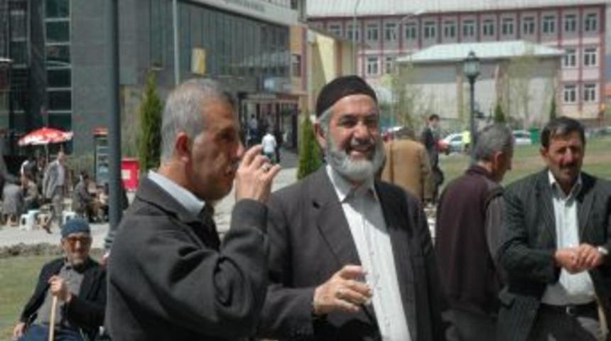 Abdurrahman Gazi Vakfı Lala Paşa Cami &Ouml;n&uuml;nde Vatandaşlara Bal Şerbeti Dağıttı