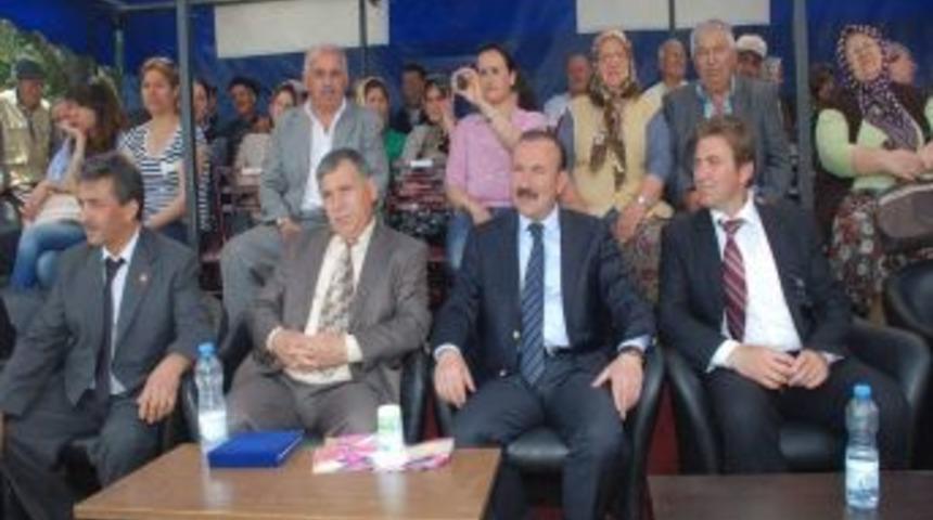 Bal&ouml;ren K&ouml;y&uuml;nde Coşkulu Kutlama