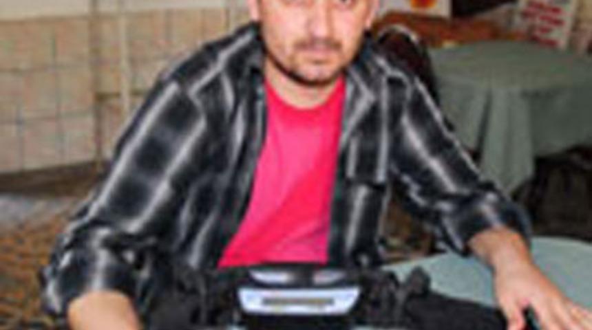 Kalbini &ccedil;antada taşıyor