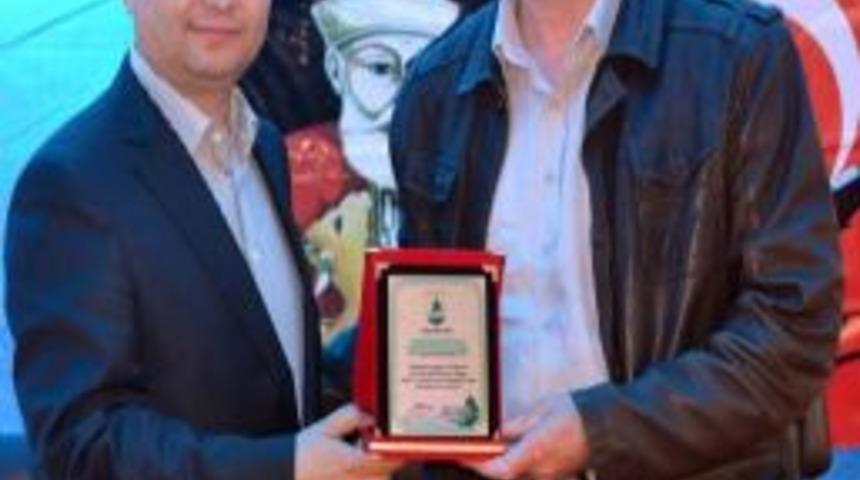 Başkan Fikret Albayrak'a Plaket