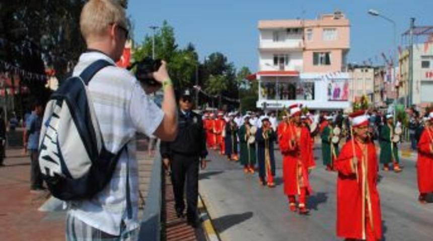 HEM Mehteran Takımı, turist hareketliliği i&ccedil;in haftanın iki g&uuml;n&uuml; konser verecek