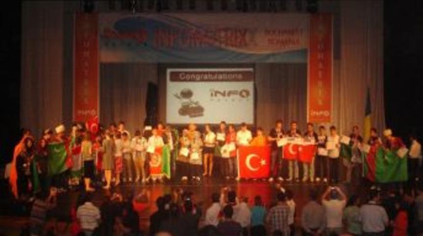 Balıkesir &Uuml;niversitesi'nin robotu d&uuml;nya &uuml;&ccedil;&uuml;nc&uuml;s&uuml; oldu