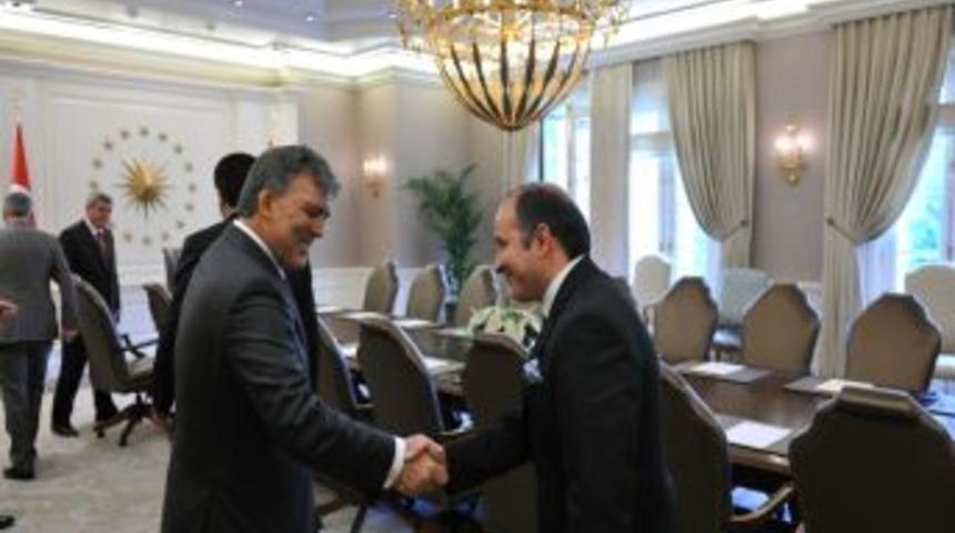 Cumhurbaşkanı G&uuml;l, T&uuml;rk D&uuml;nyası Belediyeler Birliği heyetini kabul etti