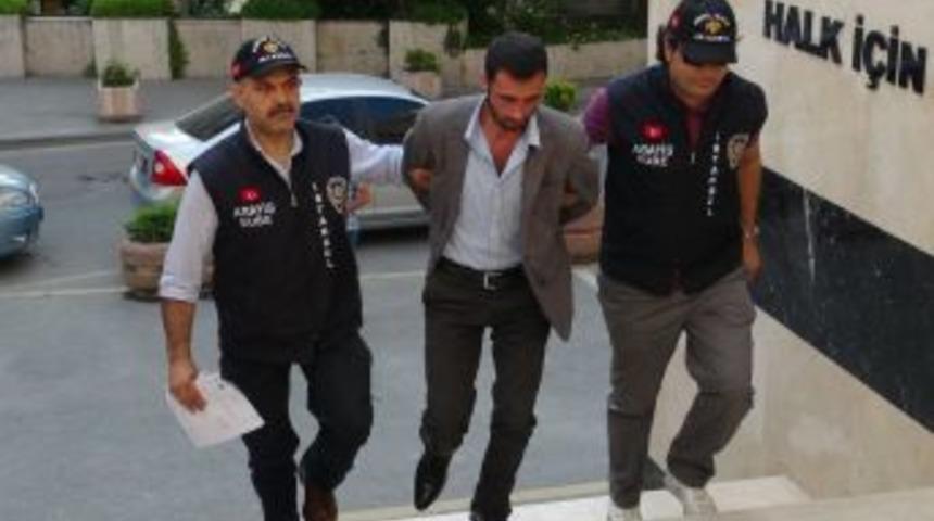 Adliye &ouml;n&uuml;nde 3 kişiyi vuran zanlı emniyette