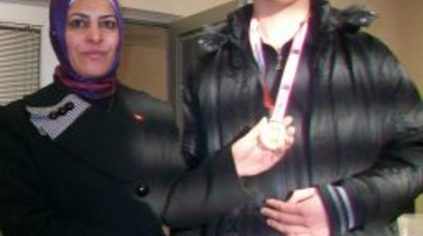 Haymana Bu Kez Halterde Başardı