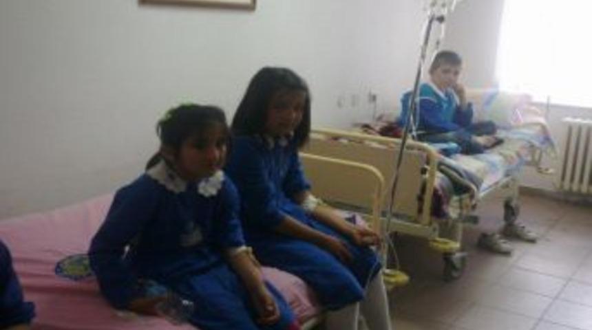 Kırşehir'de S&uuml;t İ&ccedil;tikten Sonra Rahatsızlanan 12 &Ouml;ğrenci Hastaneye Kaldırıldı