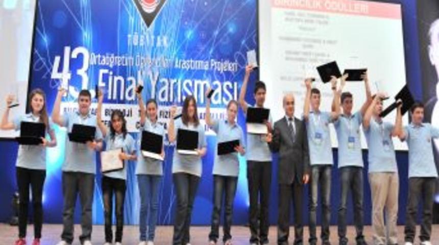 En iyi projeleri hazırlayan gen&ccedil; mucitler &ouml;d&uuml;llendirildi